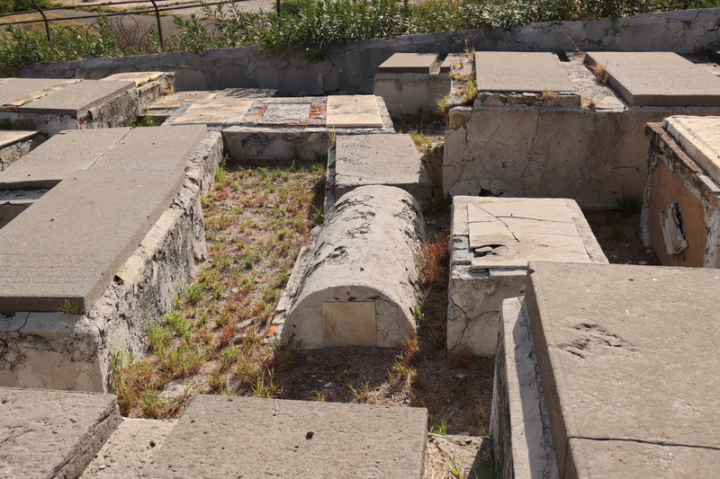 Various types of tombs on the edge between the old part and a later extension of the cemetery.