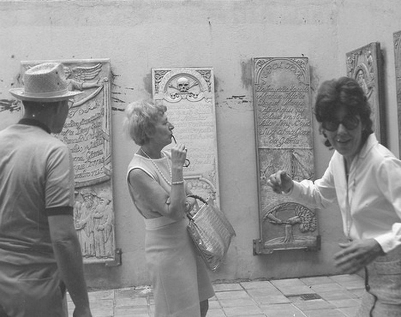 Immediately in the sixties, the 8 replicas in the Jewish Cultural Historical Museum in Willemstad were admired by visitors (Jewish Historical Museum. Image id CW-NAC-0009171).