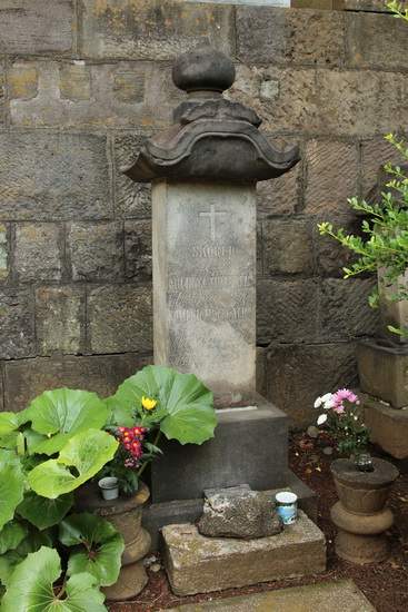Grafmonument heusken