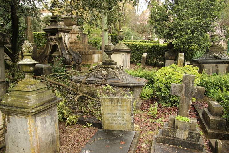 Overview of part of the cemetery (photo Leon Bok, 2014)