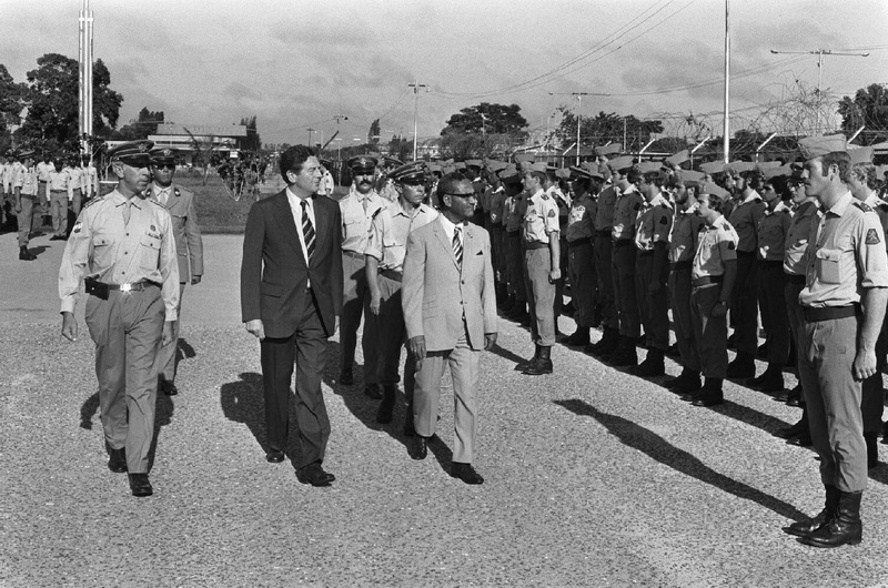 Last roll call TRIS, Ferrier and State Secretary Van Leut inspect guard of honour (Anefo Collection)