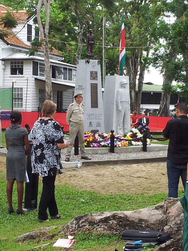 Unveiling of the monument for the TRIS (photo Ronald Huizer).
