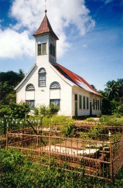 Moravian Church cemetery at Plantation Clyde in Coronie (photo KDV architects, 2000)