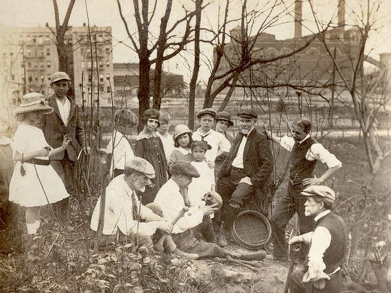 Excavation at the Dyckman-Nagle cemetery in 1926. The city is already close to the abandoned cemetery (Copyright Dyckman Collection)