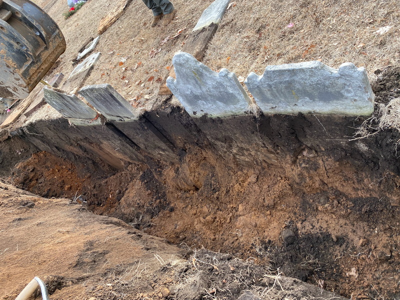 Before the start of the renovation of Cedar Dell, all tombstones were removed from the ground. Some were so putt in so deep that they could only be removed with large equipment (photo Neela K. Wickremesinghe).